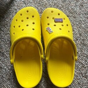 yellow crocs size 9 in women size 7 in men’s